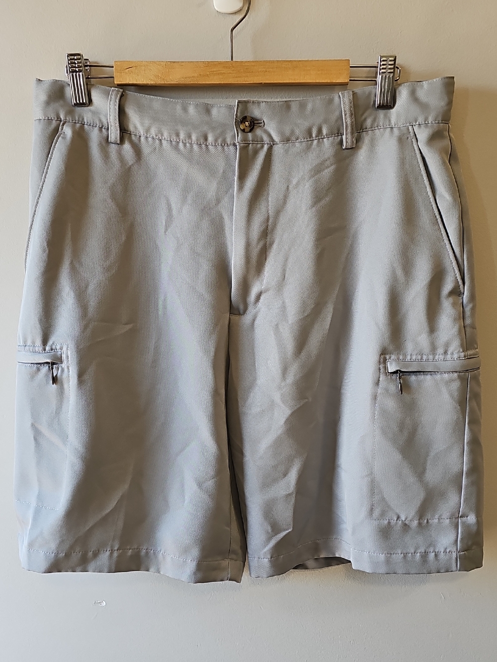 Izod Men's Light Gray Cargo Shorts - Performance Style